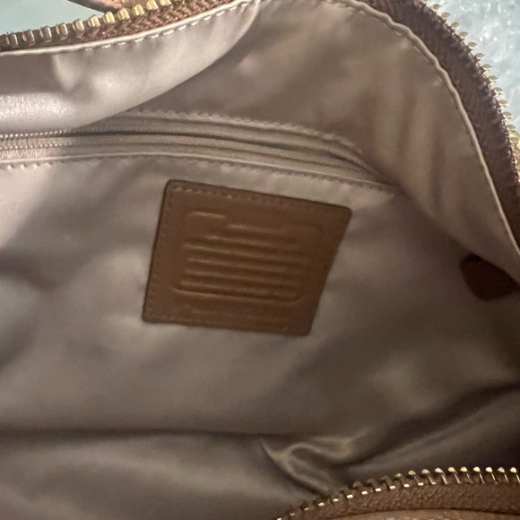 Older Tan Coach Leather Hobo Bag with Hang Tag - Picture 9 of 10